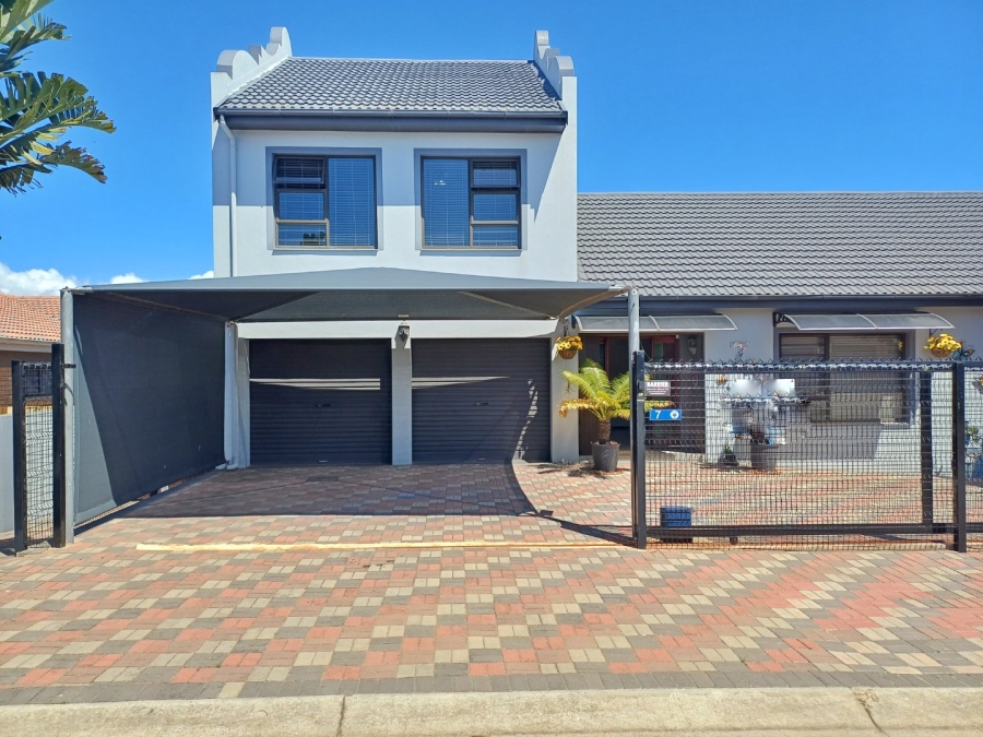 5 Bedroom Property for Sale in Fraaiuitsig Western Cape